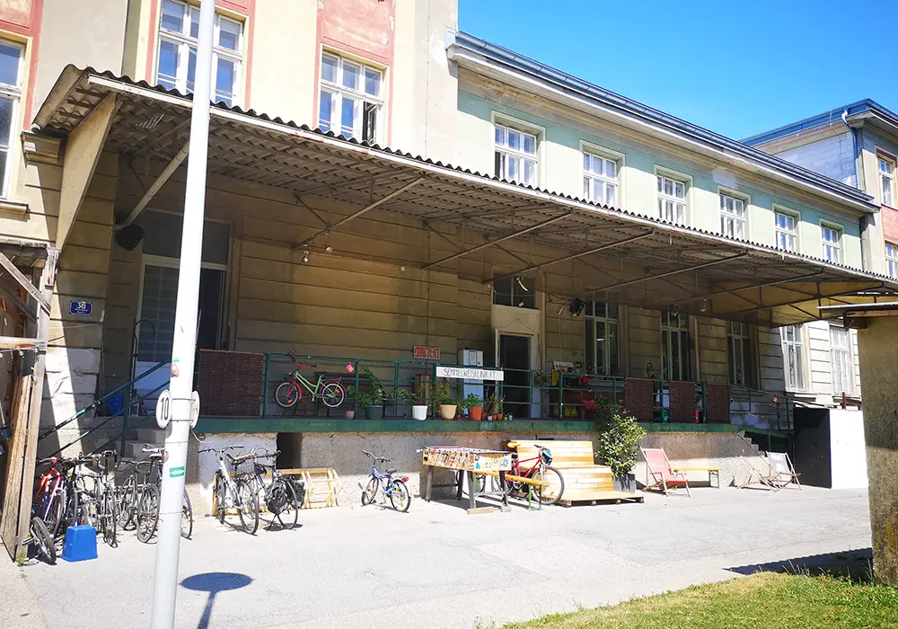 Semmelweisklinik Außenansicht Terasse