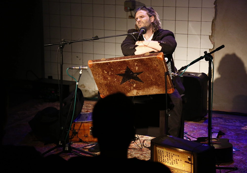 Konny playing the show Turgutz - Briefe in A-Moll
